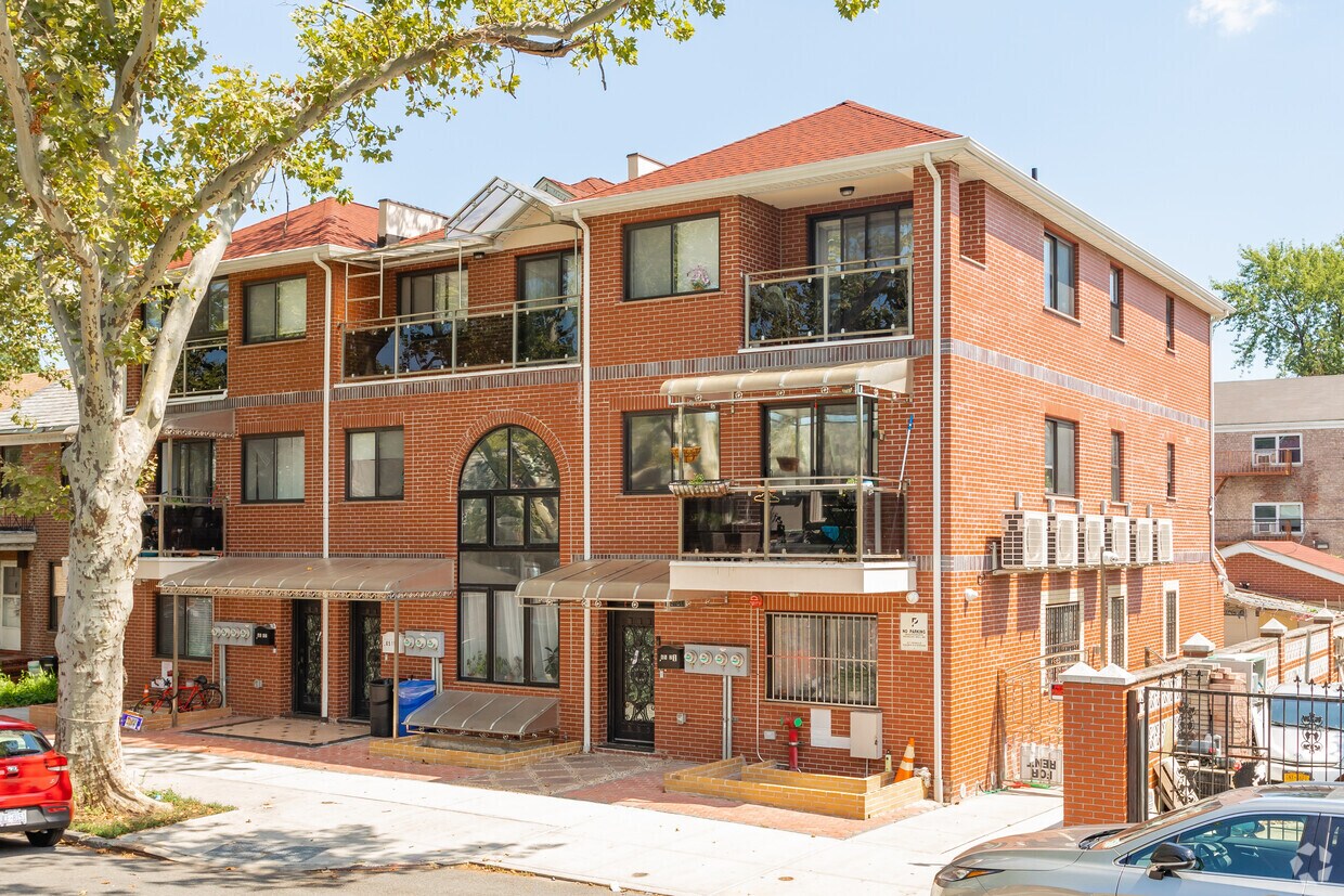 Foto del edificio - 65-17 110th St