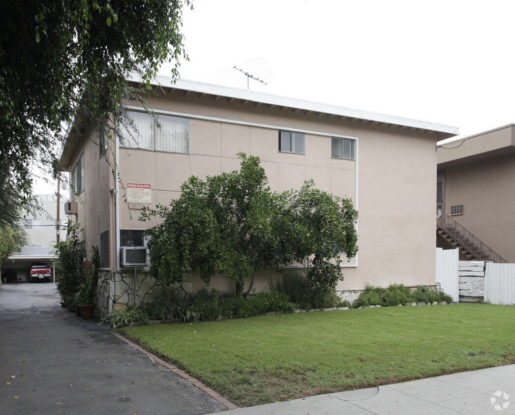 Foto del edificio - 10931 Bloomfield St