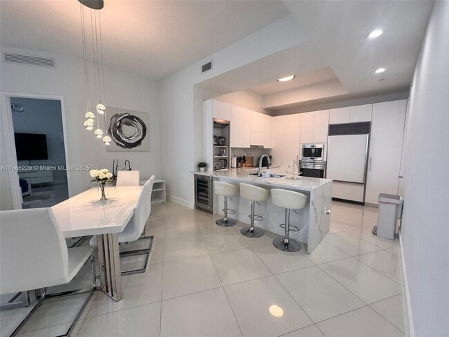 Foto del edificio - 15901 Collins Ave