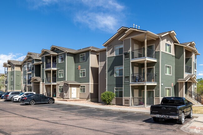 Vista alternativa del edificio - Copper Creek Apts