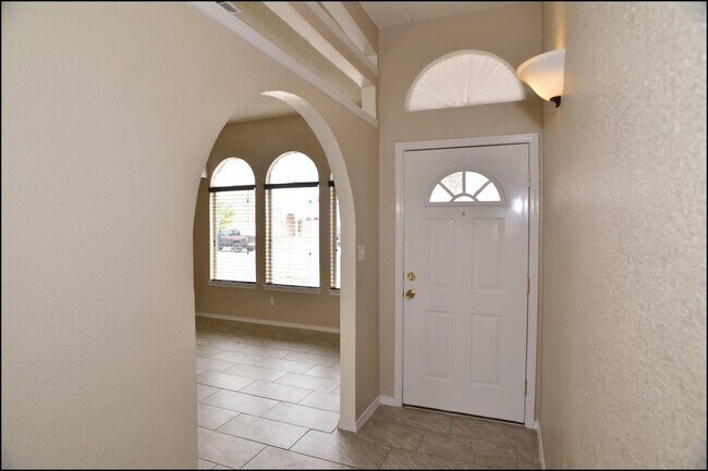 Foto del edificio - 14149 Warren Belin Dr