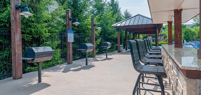 Área de cabañas/parrilla - The Brexx at State College