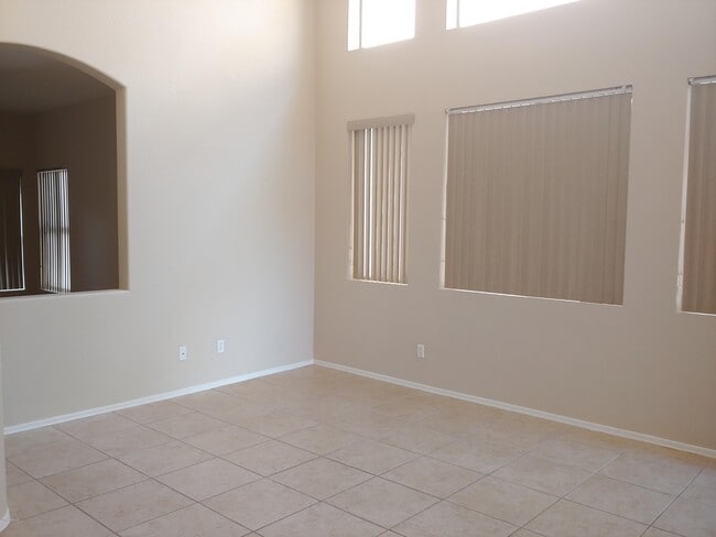 Foto del edificio - 1922 N 106th Ln