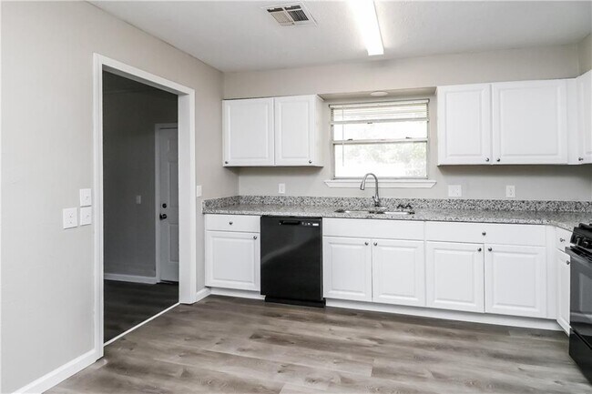 Building Photo - 217 Cherrywood Dr