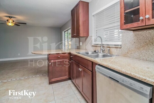 Foto del edificio - 118 Ruby Red Ln