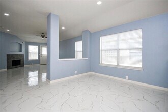Building Photo - 6003 Baldwin Elm St