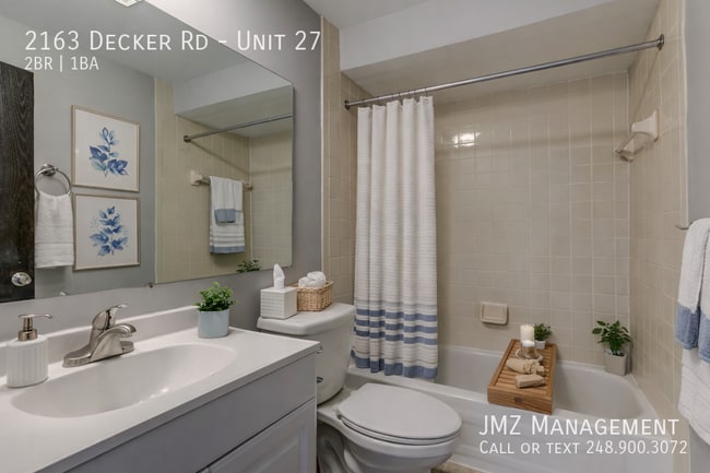 Building Photo - 2163 Decker Rd