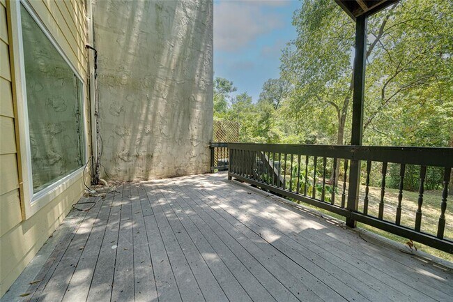 Building Photo - 710 Worthshire St