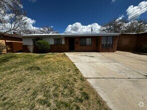 Building Photo - 908 Faye Pl NE