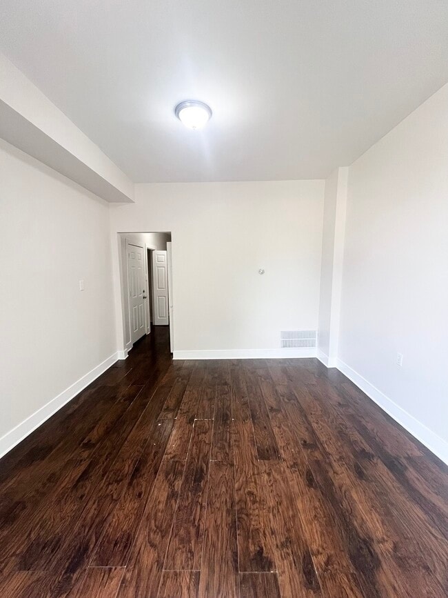 Building Photo - 2633 S Christiana Ave
