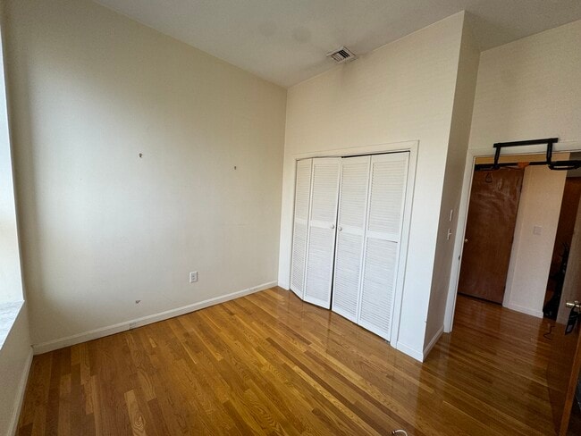 Foto del edificio - 176 W Springfield St