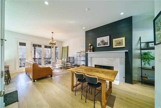Building Photo - 10608 Serenbe Ln