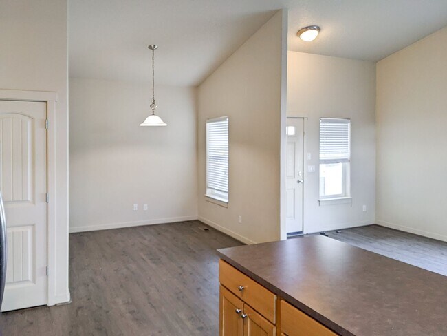 Foto del edificio - 958 Harbour Ln NE