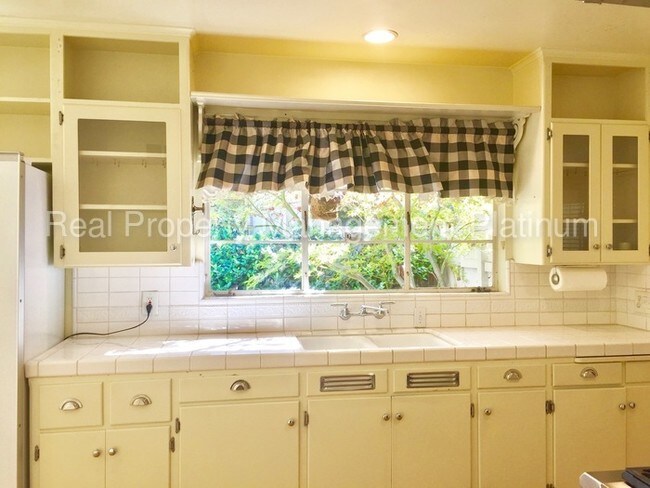 Building Photo - 205 E Garland Ave