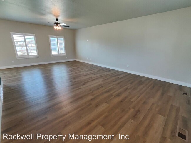 Foto del edificio - 4 br, 2.5 bath House - 2412 W Anne Ave