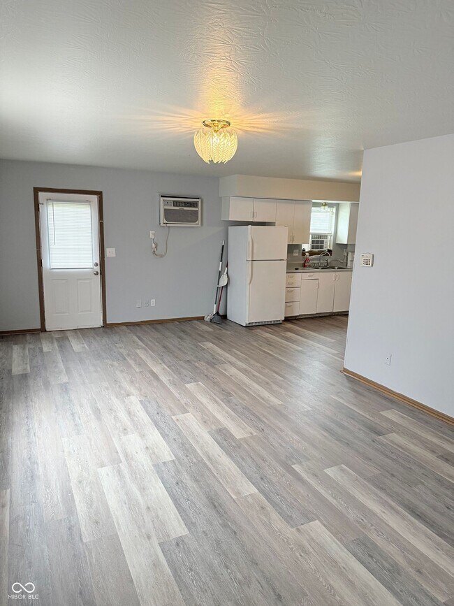 Foto del edificio - 6259 E 11th St