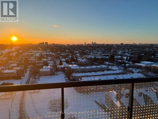 Photo du bâtiment - 5858 Yonge St