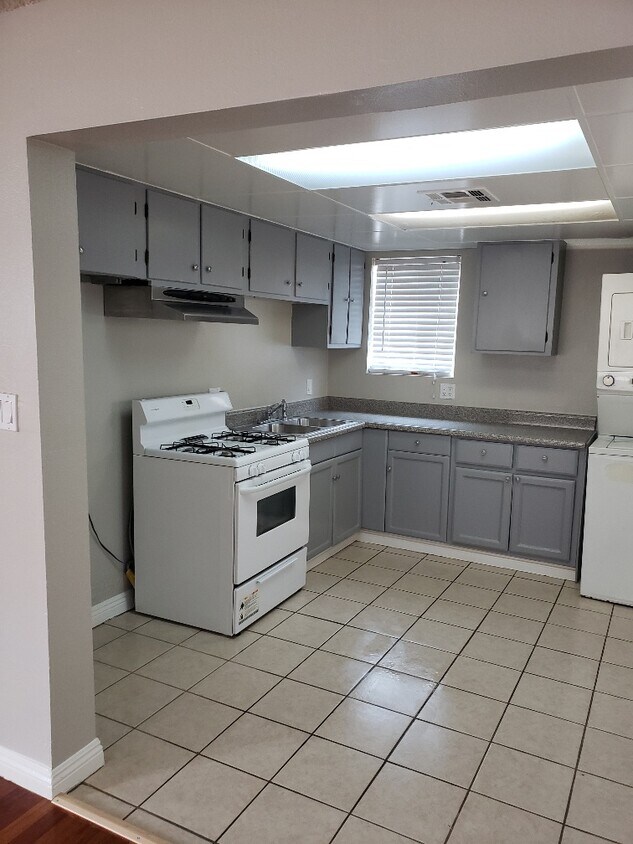kitchen - 4739 W 172nd St