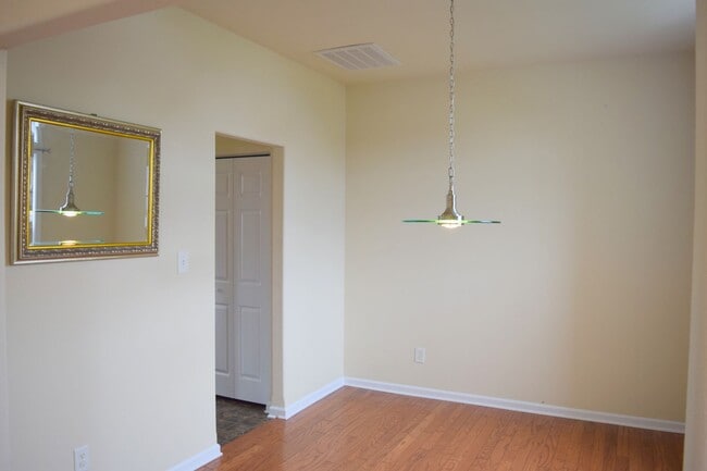 Building Photo - Beautiful home in Planters Walk