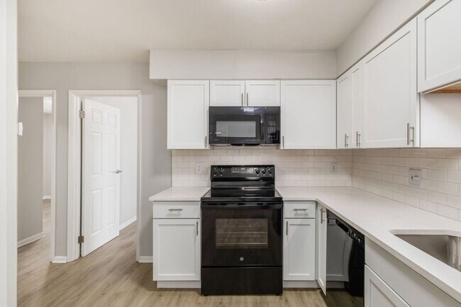 Foto del edificio - 639 Riverview Dr