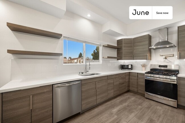 Foto del edificio - 5637 Riverton Ave