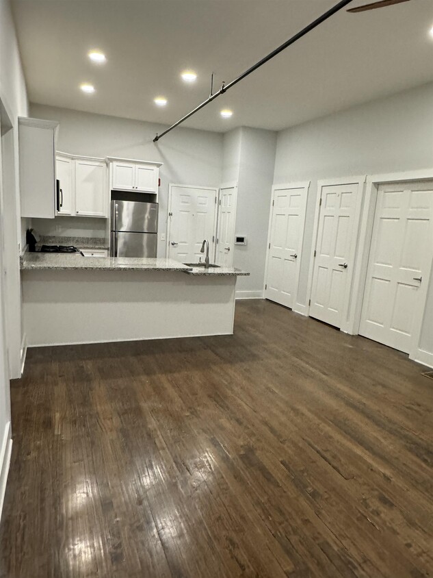Foto principal - 545 Valley Brook Ave