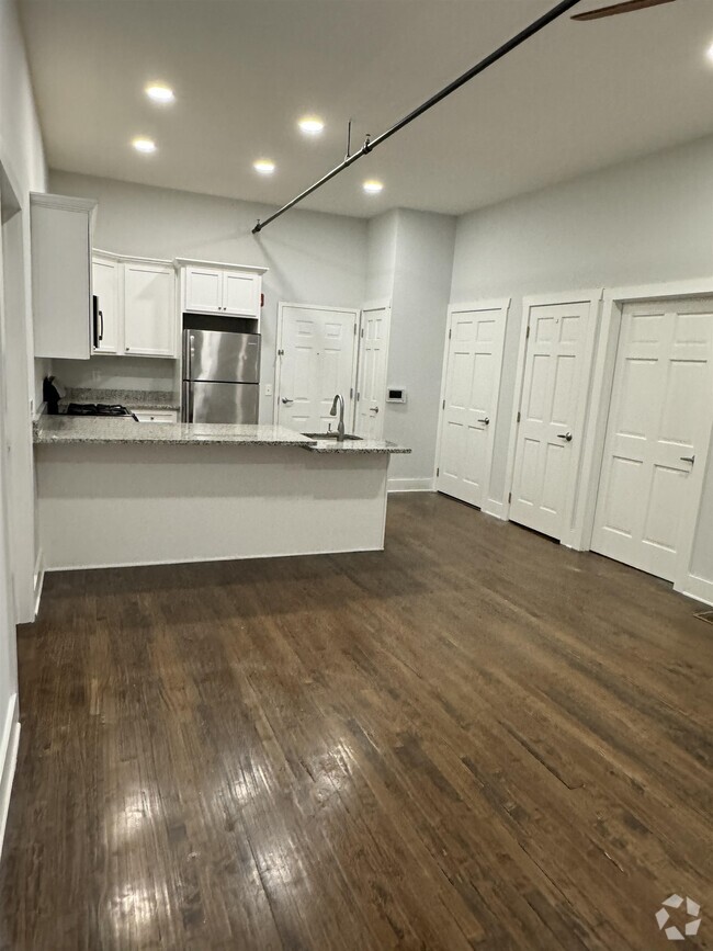 Building Photo - 545 Valley Brook Ave