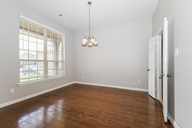 Building Photo - 1224 Wedgewood Dr