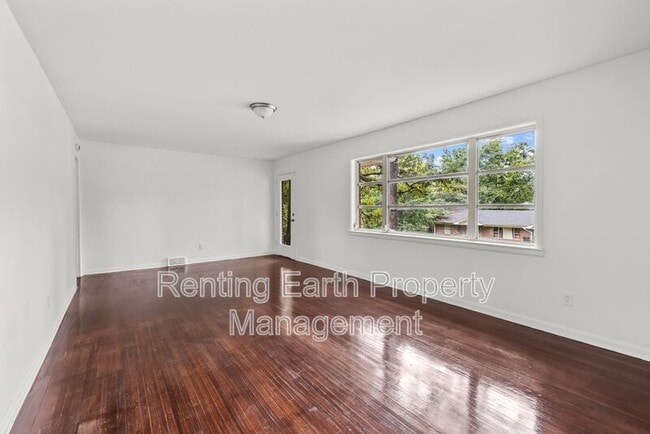 Building Photo - 1133 Woodslee St