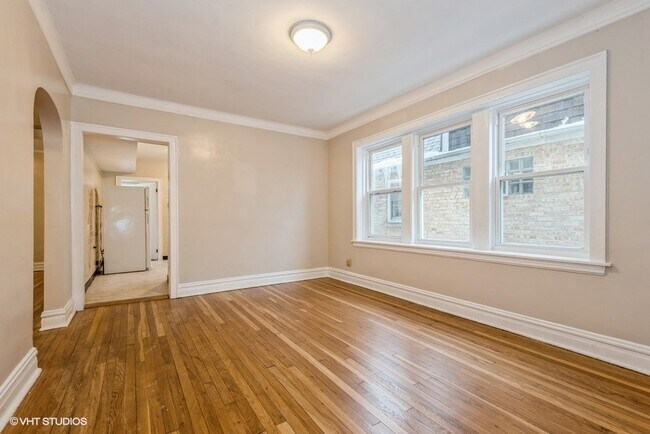 Foto del edificio - 8650 Trumbull Ave