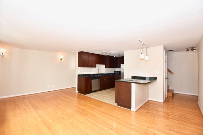 Building Photo - 1221 N Dearborn Pkwy