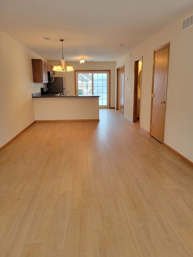 Foto del edificio - 2 Level Townhouse