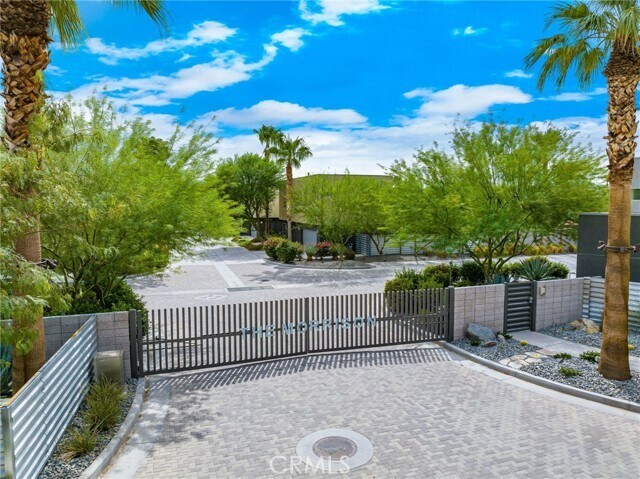 Building Photo - 445 Dion Dr