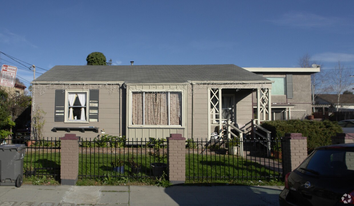 Building Photo - 1054 67th St