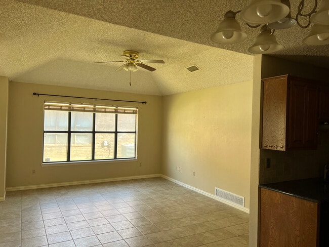 Building Photo - 1421 Westheimer Rd