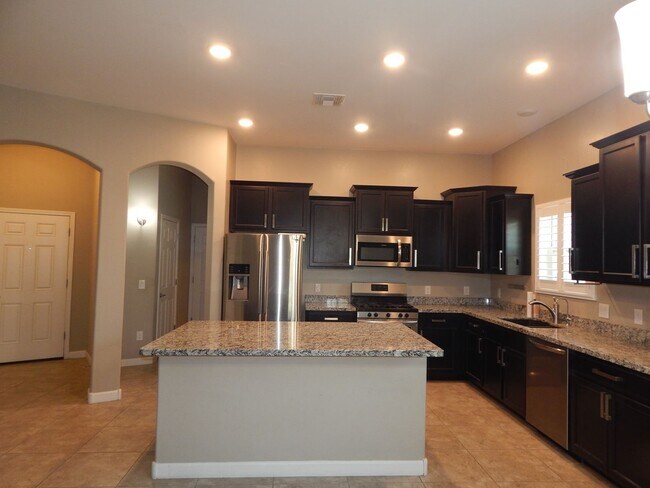 Foto del edificio - 3 bedrooms over 2200 Square Feet - Single Story-Marana
