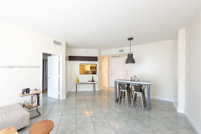 Building Photo - 888 Brickell Key Dr