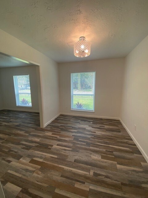 Building Photo - 3803 Regency Dr