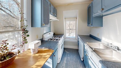 Building Photo - 102 S Main St