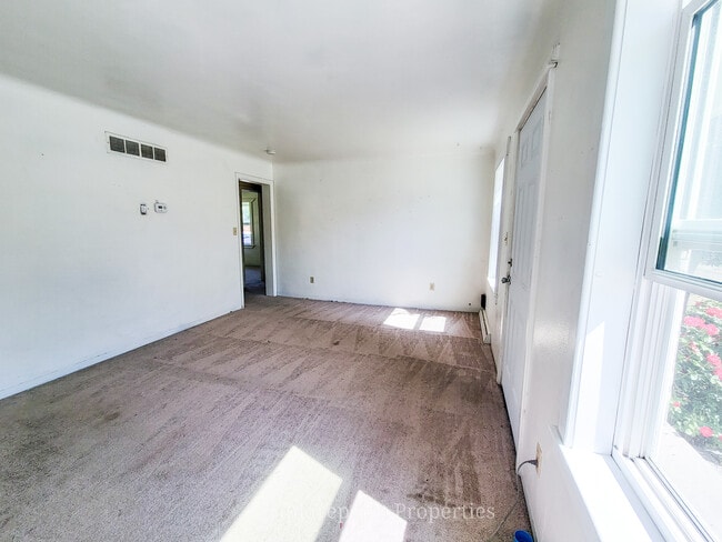 Building Photo - 1805 S Vista Ave