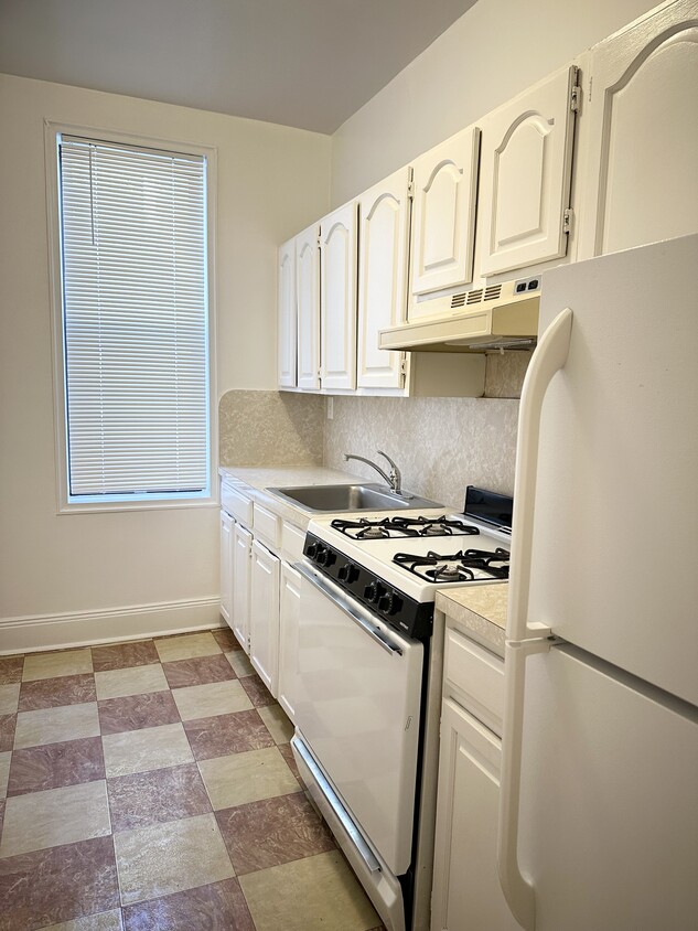 Primary Photo - 2545 32nd St