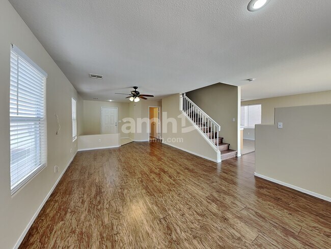 Foto del edificio - 8628 Hidden Pines Ave