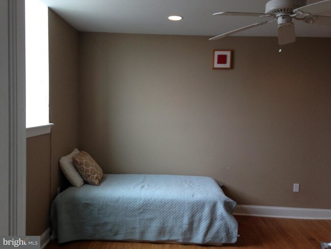 Foto del edificio - 1637 Poplar St