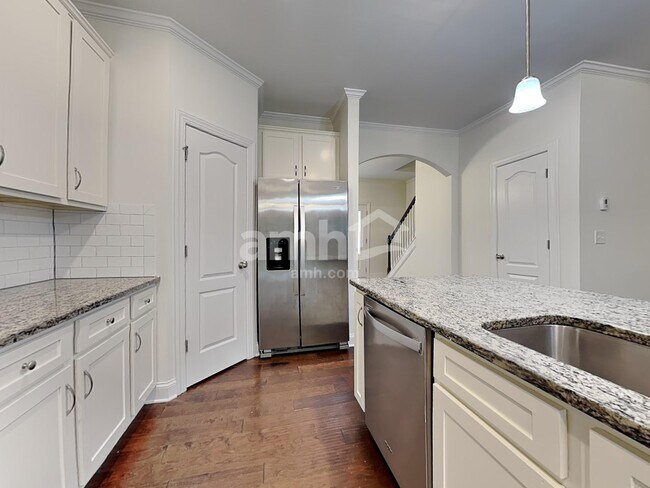 Foto del edificio - 521 McMillan Ln