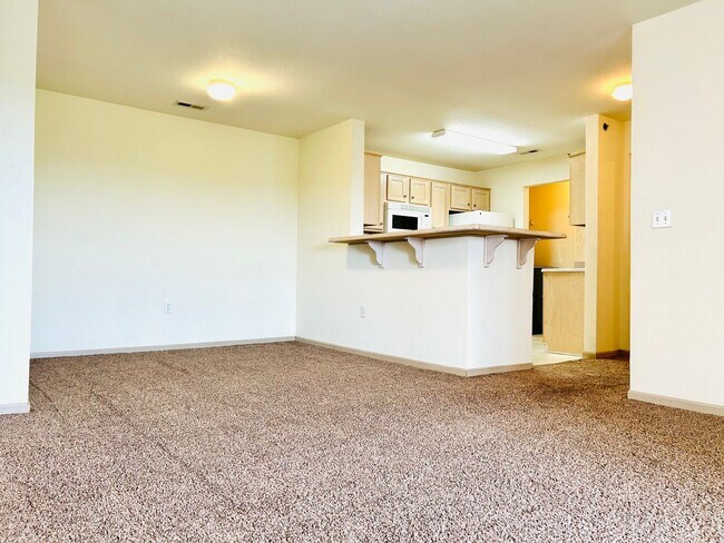 Foto del edificio - Large 3 Bedroom Apartment, Great Location!