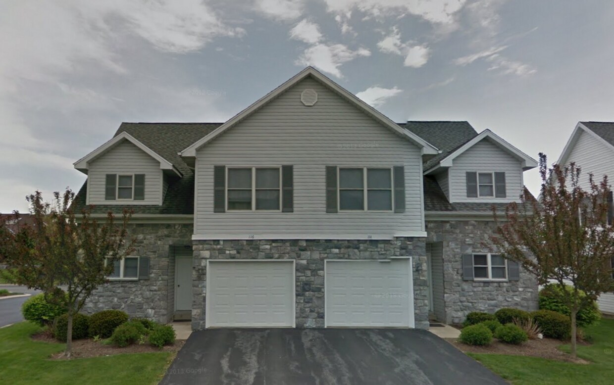 Primary Photo - 3 Bedroom 2.5 Bathroom Townhouse