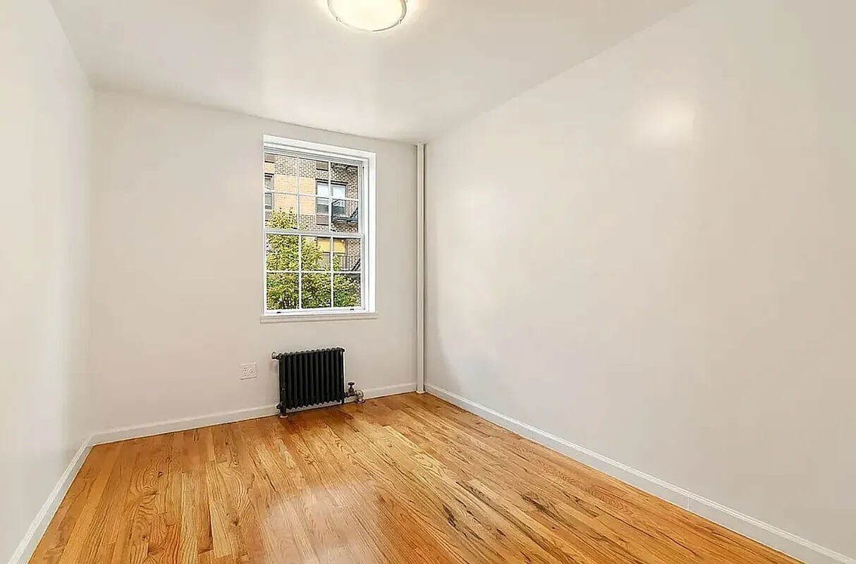 Building Photo - 222 West 10th Street