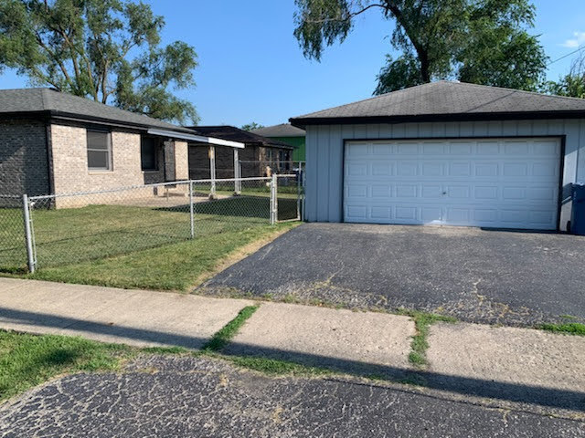 Building Photo - 14500 Oakley Ave