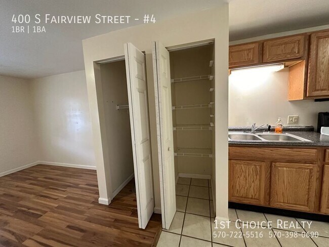 Building Photo - 2nd floor 1 bedroom with a private back po...