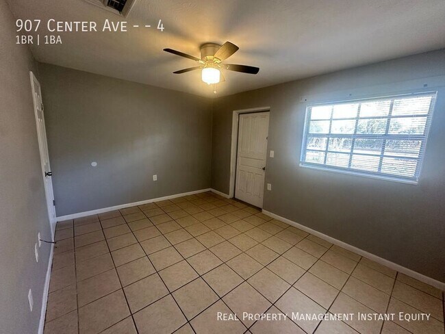 Foto del edificio - 907 Center Ave